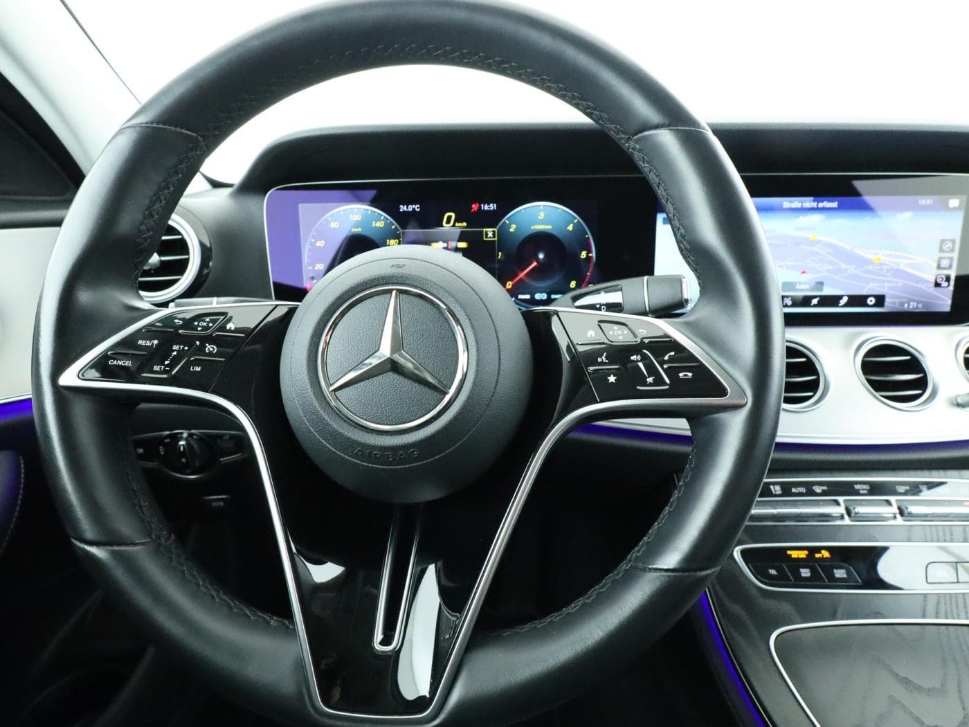 Mercedes-Benz E 220 d T Bild 11