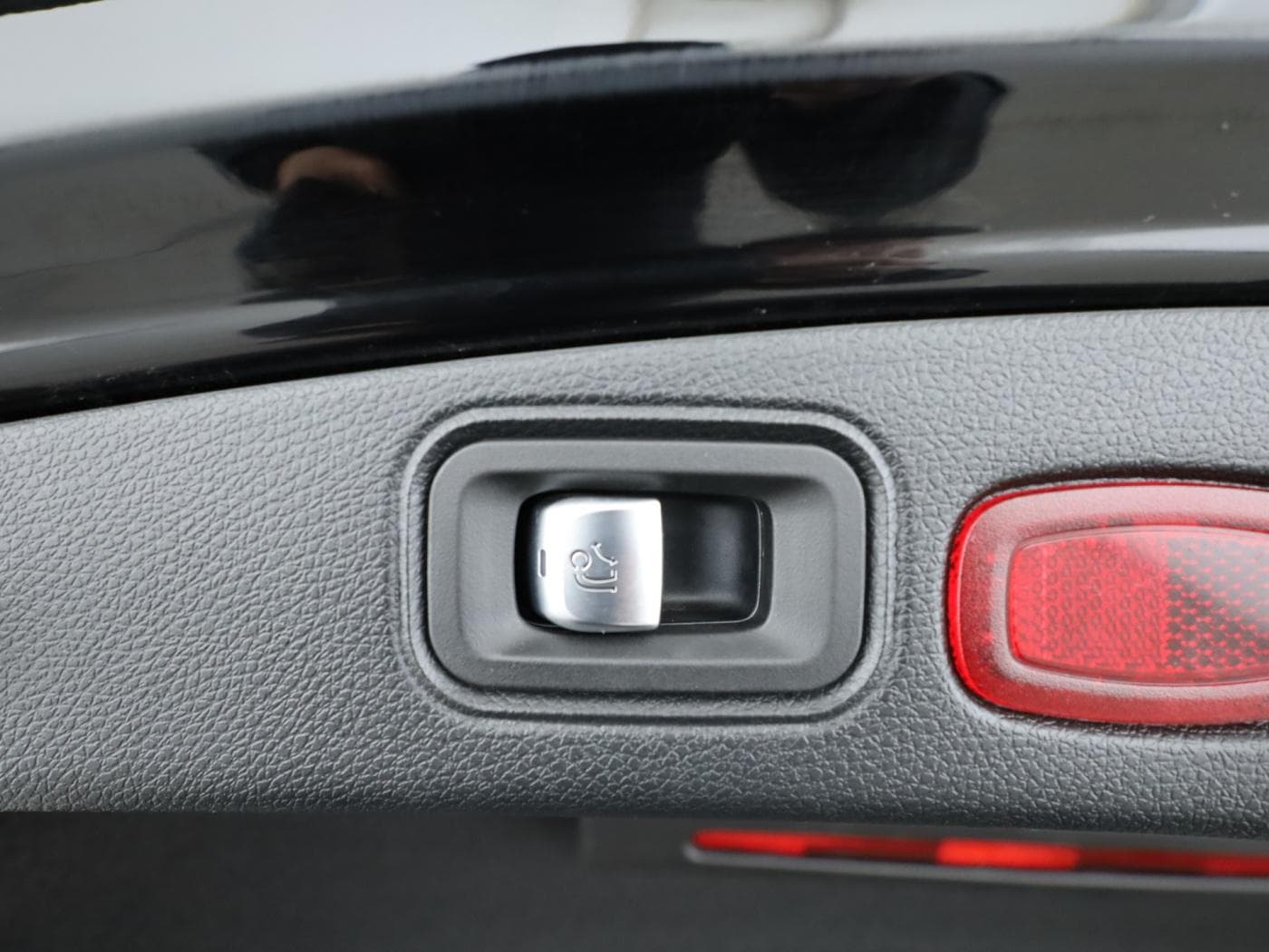 Mercedes-Benz E 400 d 4M Coupe Bild 25