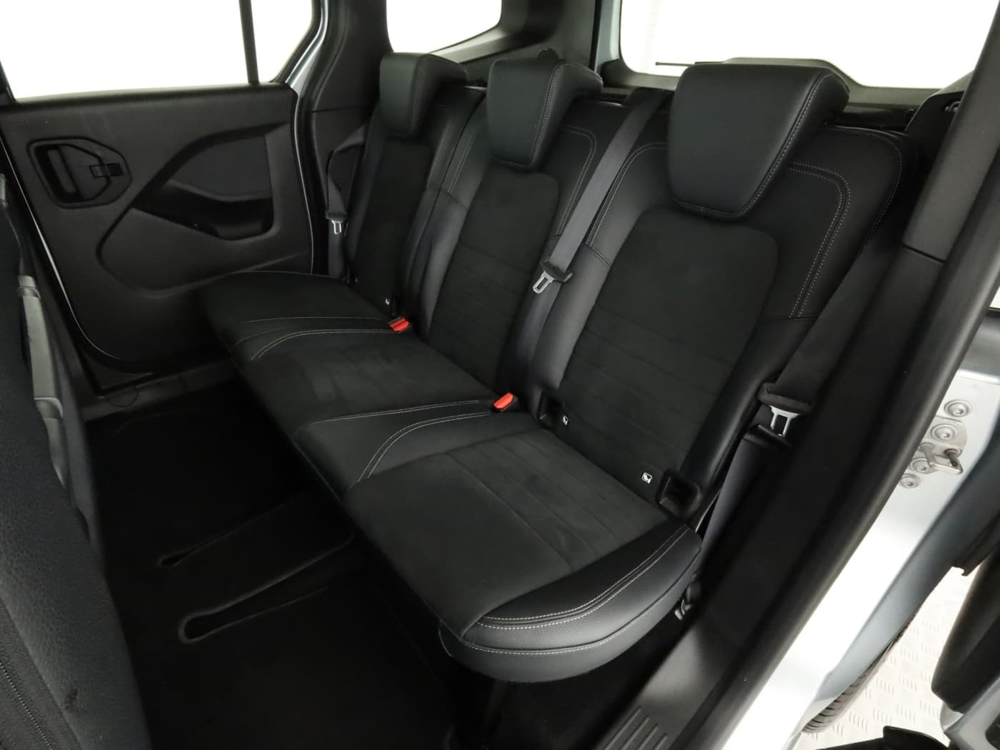 Mercedes-Benz T 180 d PROGRESSIVE Standard Bild 18