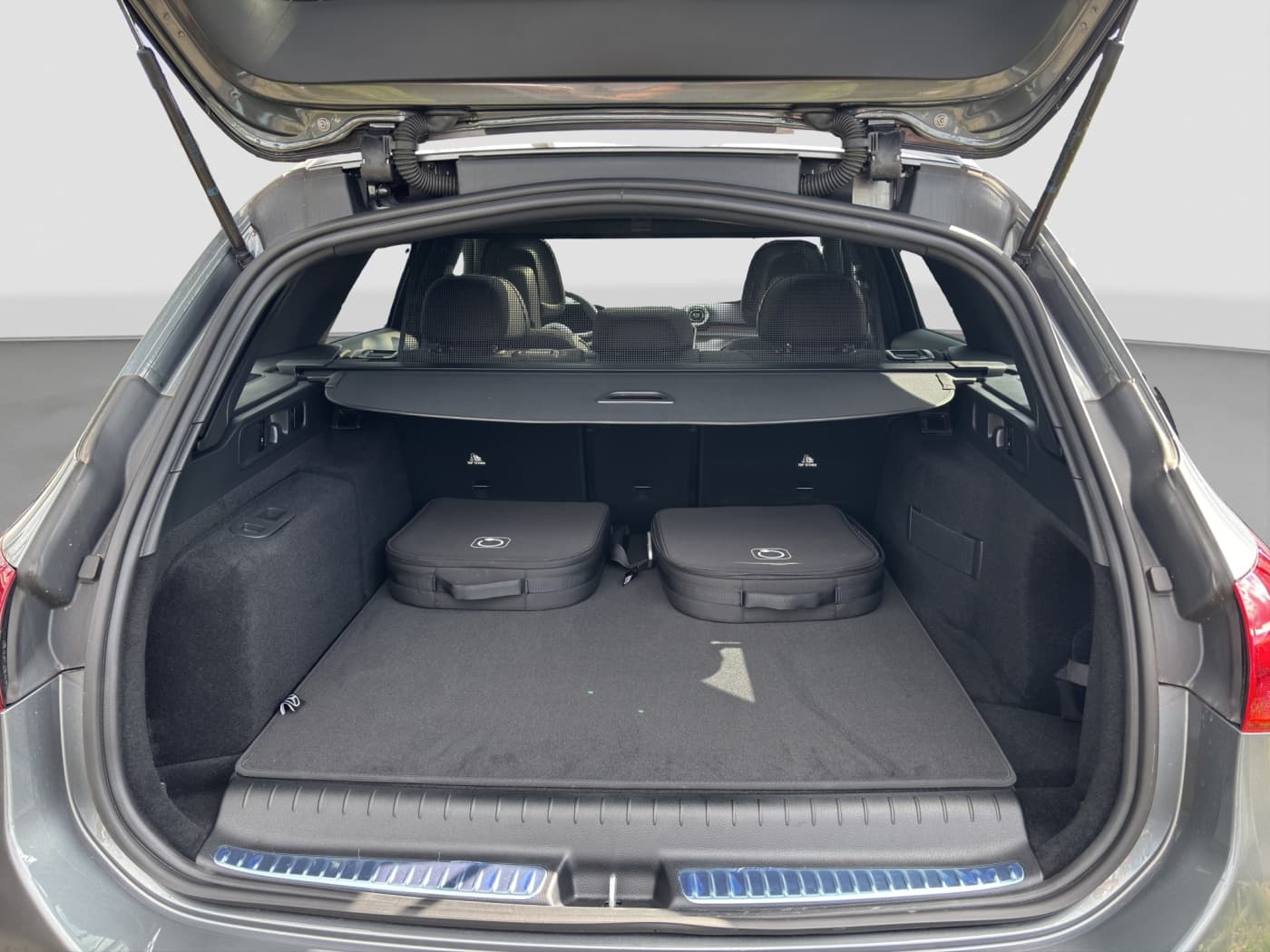 Mercedes-Benz C 300 e T Bild 19