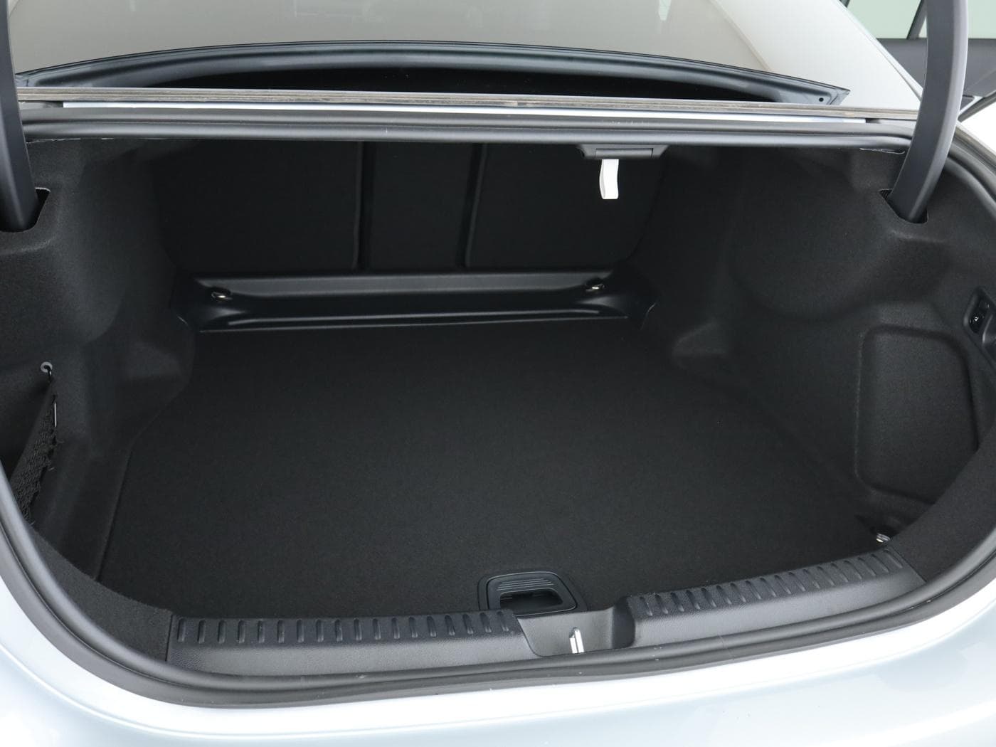 Mercedes-Benz E 220 d Limousine Bild 23