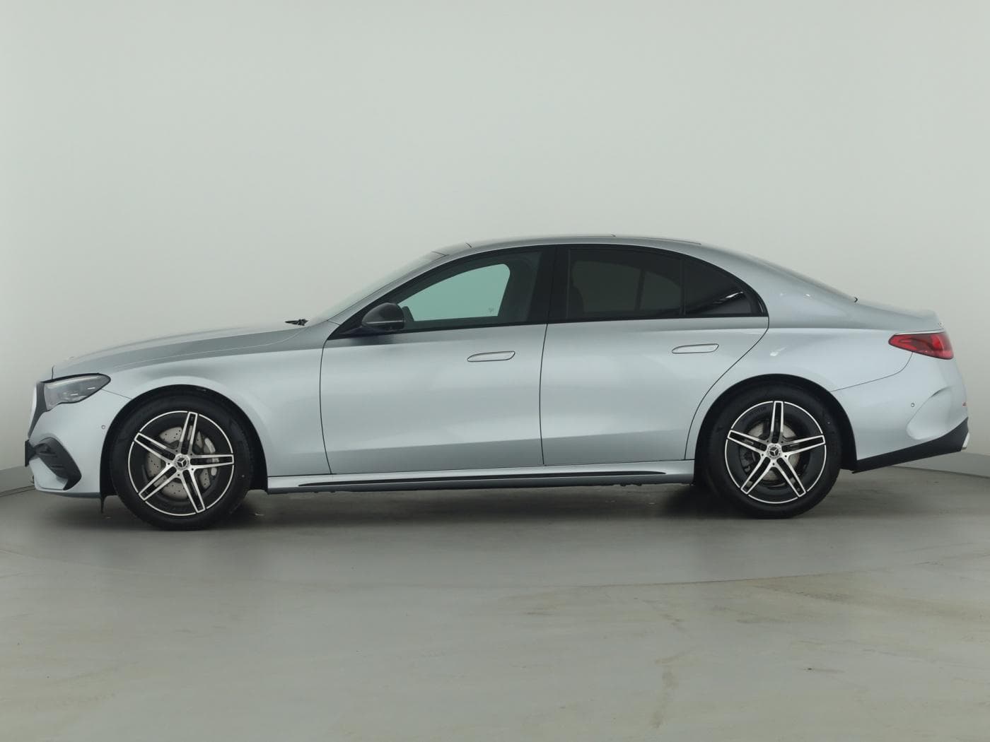 Mercedes-Benz E 220 d Limousine Bild 7