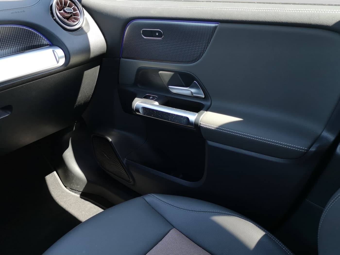 Mercedes-Benz EQB 300 4M Bild 14