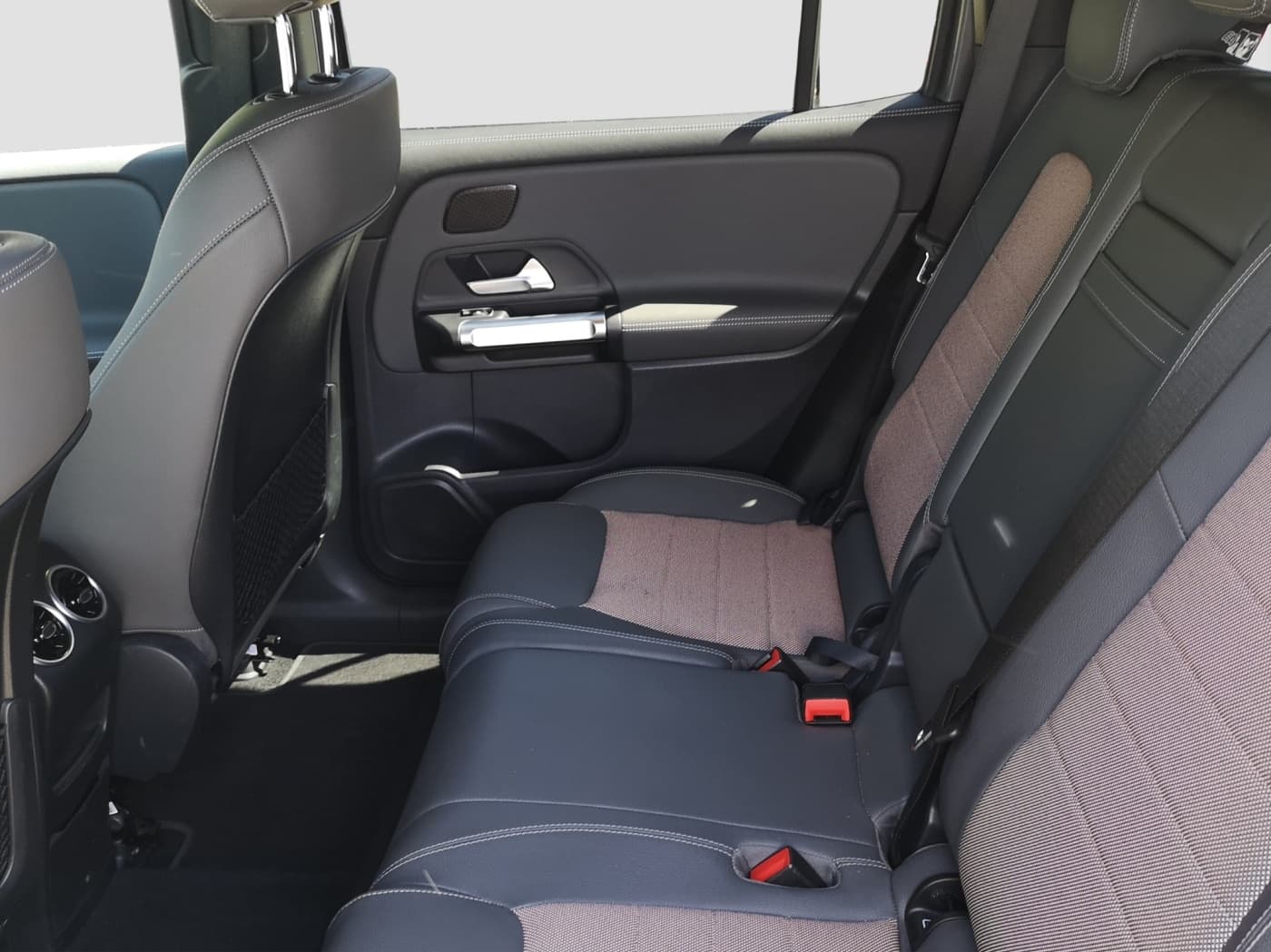 Mercedes-Benz EQB 300 4M Bild 16