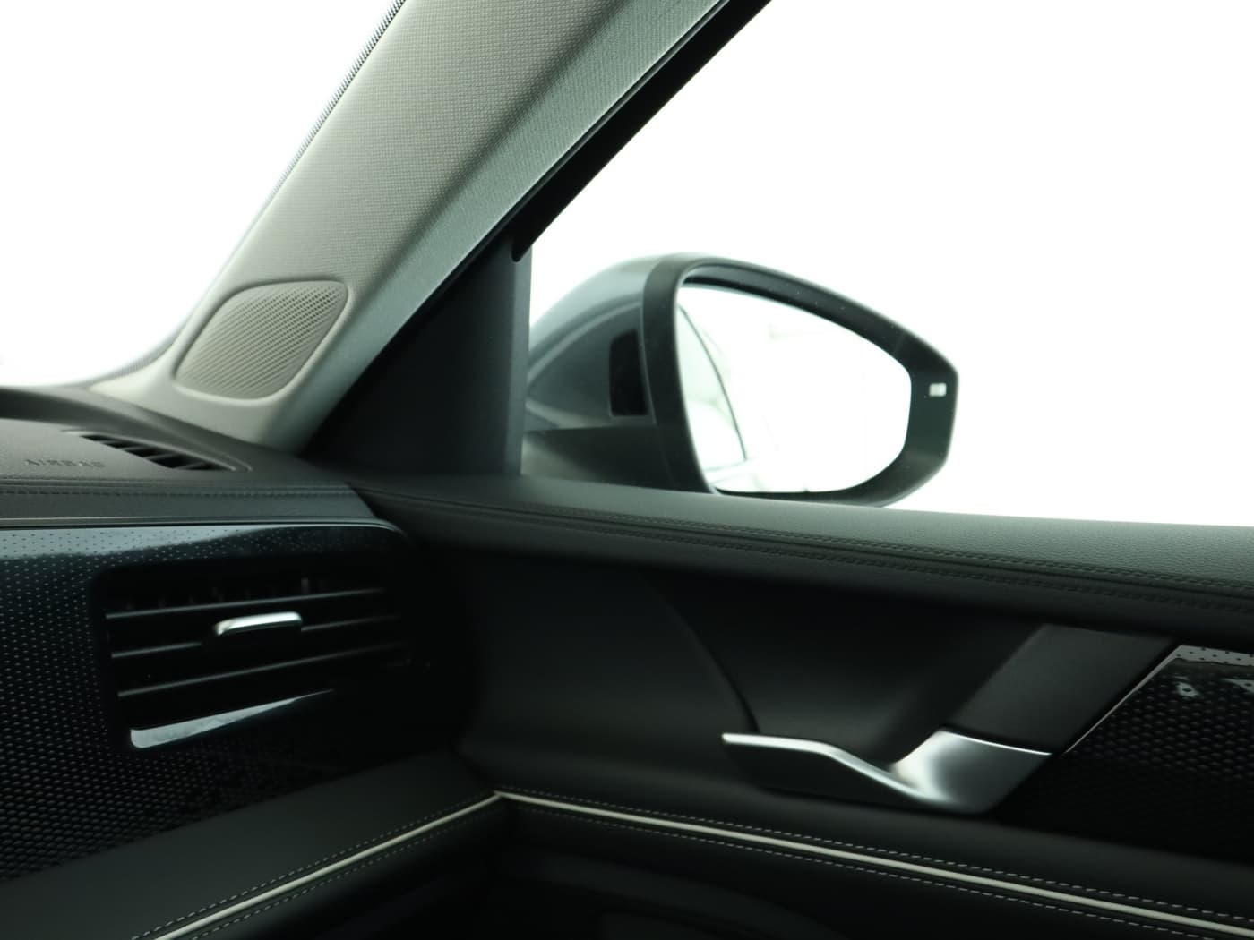 Volkswagen Passat 2.0 TDI Business Bild 16