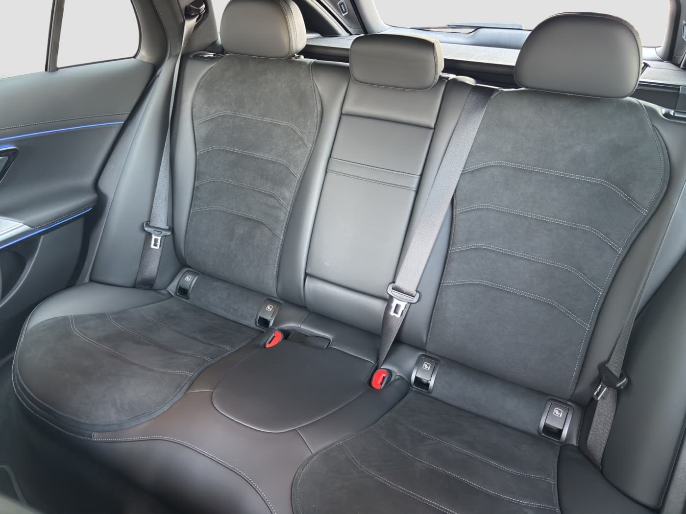 Mercedes-Benz E 220 d T Bild 16