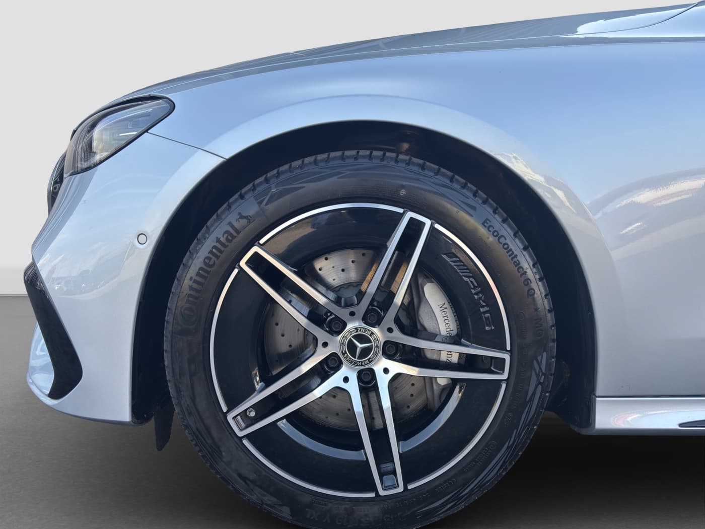 Mercedes-Benz E 220 d T Bild 19