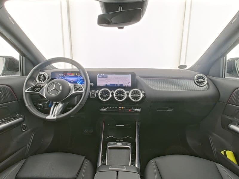 Mercedes-Benz EQA 300 4M Bild 7