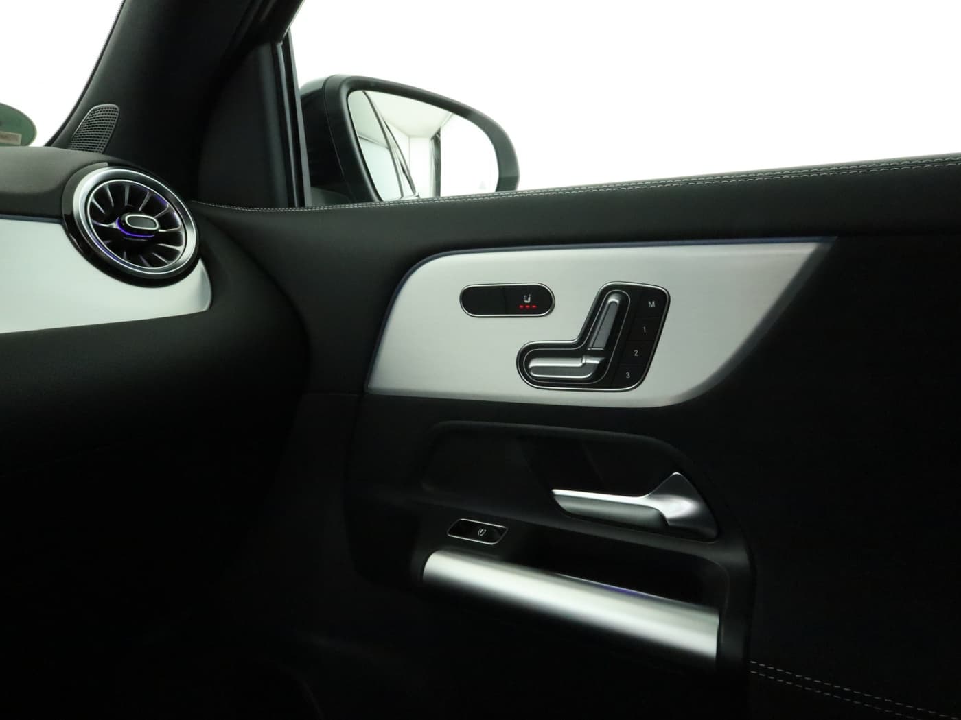 Mercedes-Benz GLA 200 Bild 16