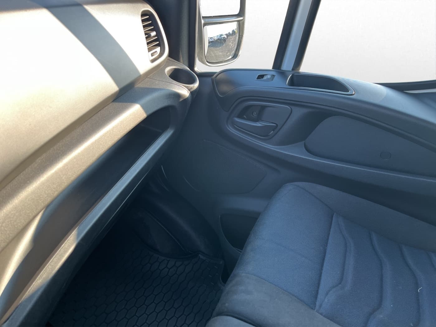 IVECO Daily Koffer LBW Bild 9