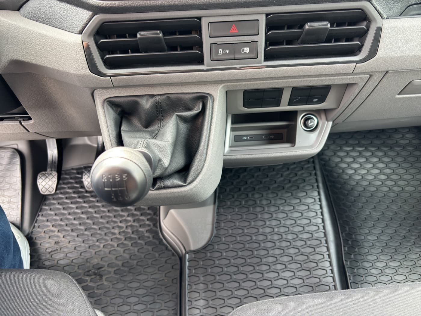 Volkswagen Crafter 35 2,0 TDI 120 KW Kasten MR/HD Bild 12