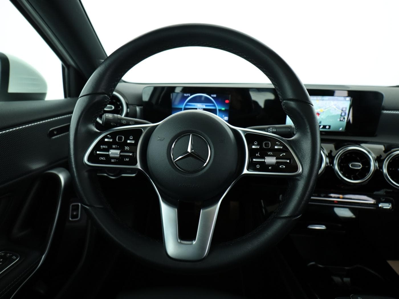 Mercedes-Benz A 250 e Bild 11