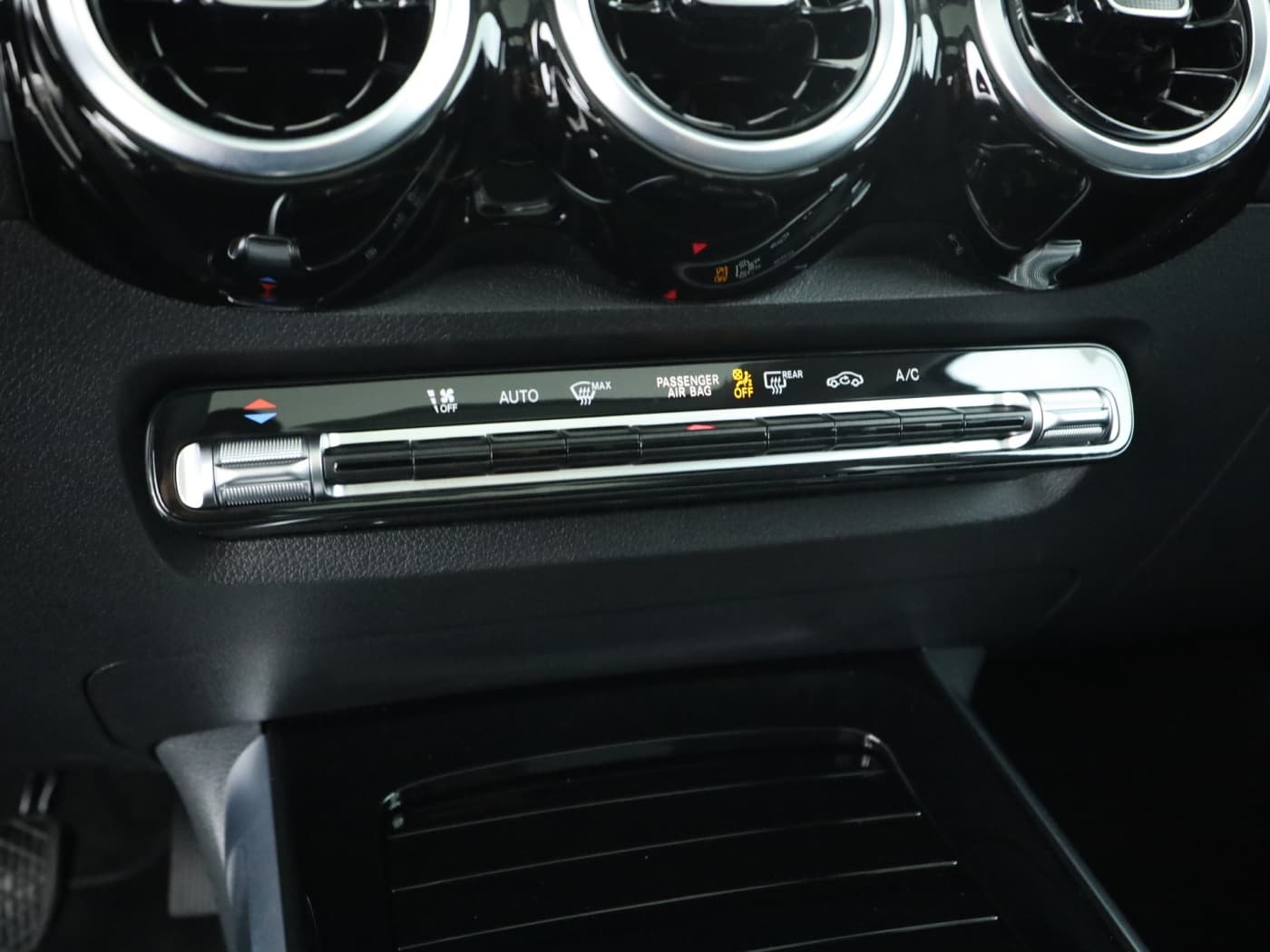 Mercedes-Benz GLB 220 4M Bild 14