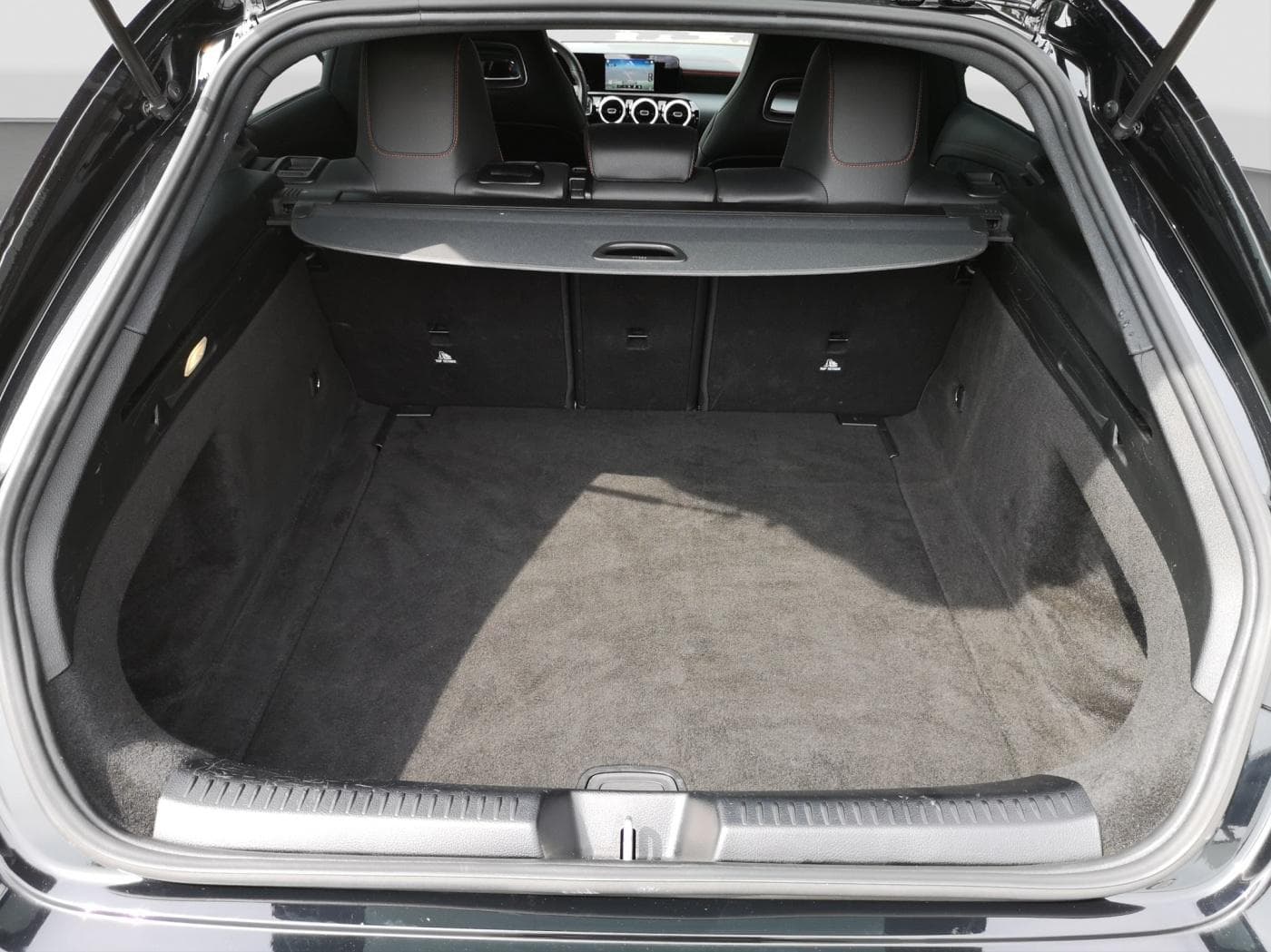 Mercedes-Benz CLA 200 d SB Bild 18