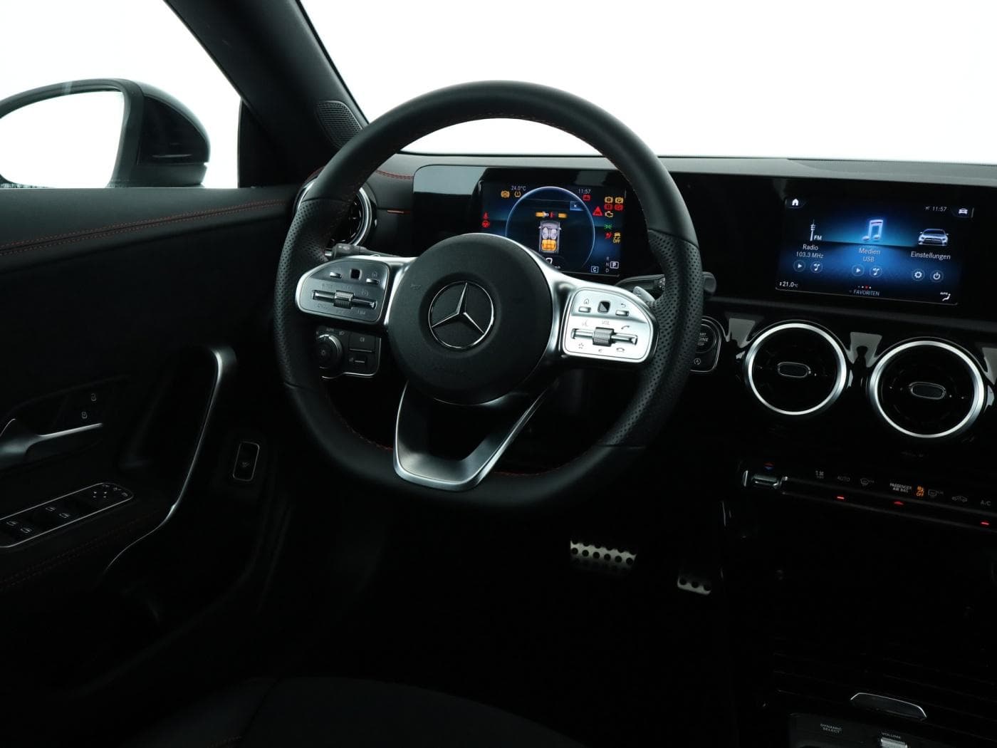 Mercedes-Benz CLA 220 4M Bild 10