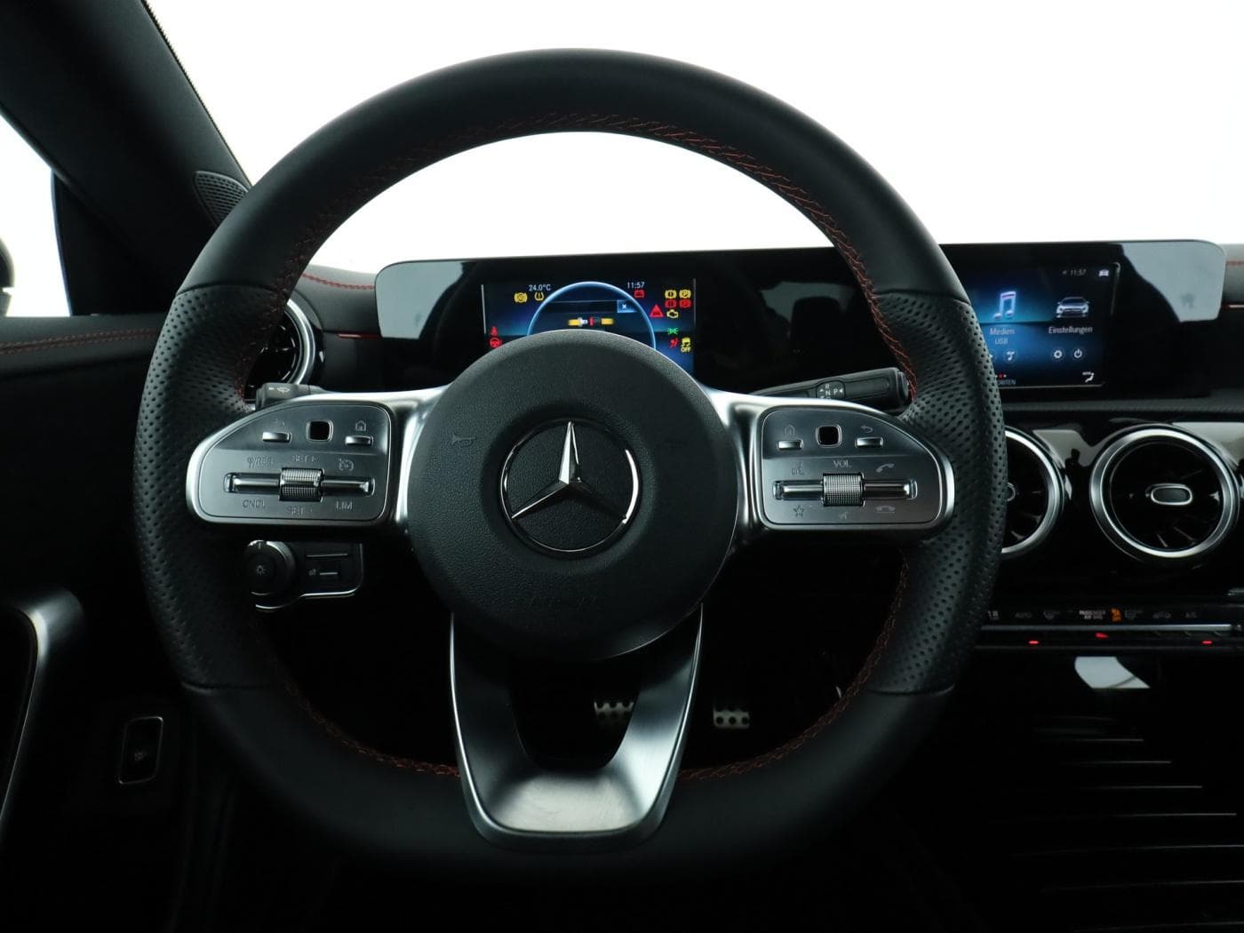 Mercedes-Benz CLA 220 4M Bild 11