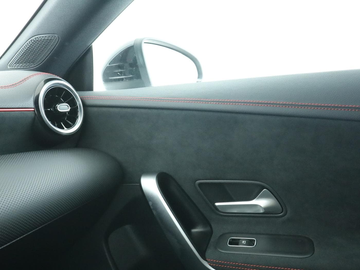 Mercedes-Benz CLA 220 4M Bild 16