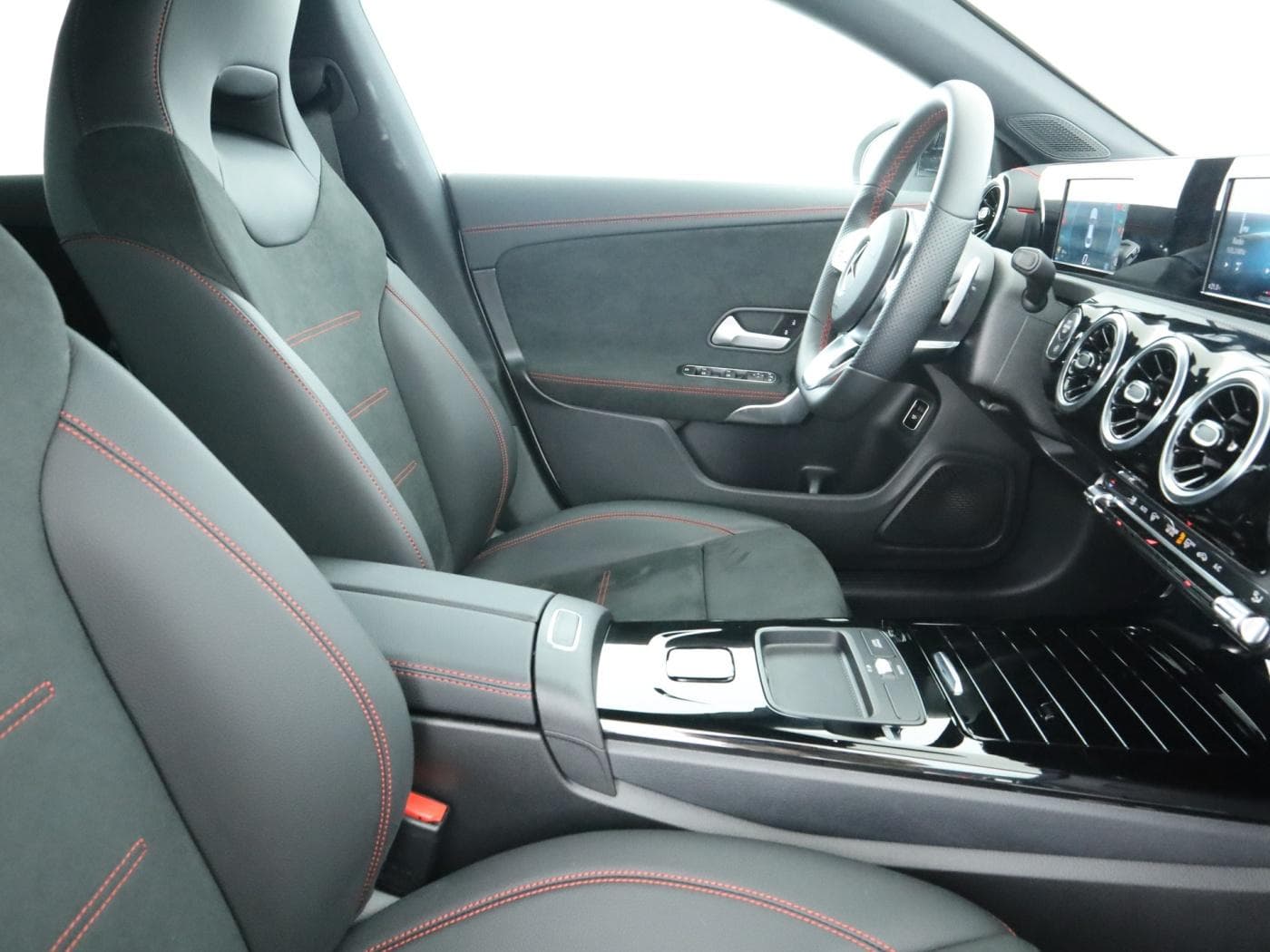 Mercedes-Benz CLA 220 4M Bild 17