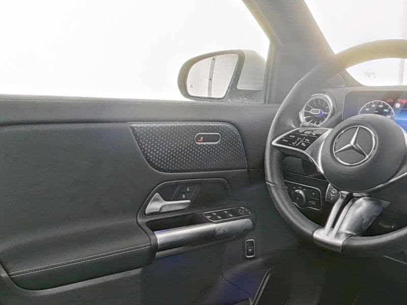 Mercedes-Benz GLA 180 Bild 9