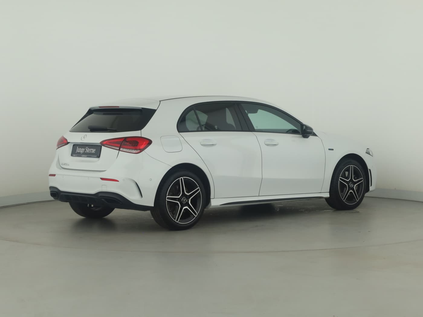 Mercedes-Benz A 250 e Bild 6