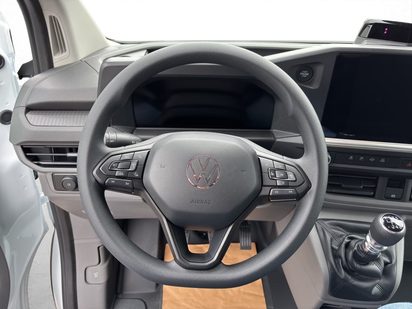 Volkswagen Transporter Kasten 2.0 TDI KR L1H1 Bild 10