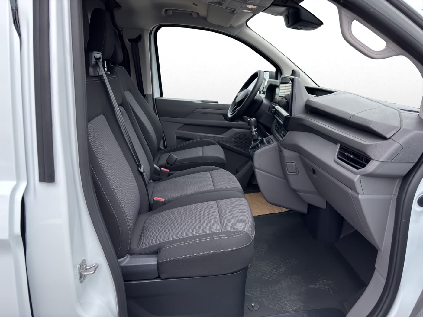 Volkswagen Transporter Kasten 2.0 TDI KR L1H1 Bild 15
