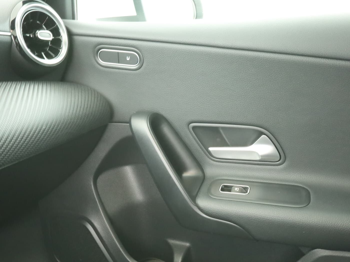 Mercedes-Benz A 250 e Bild 16