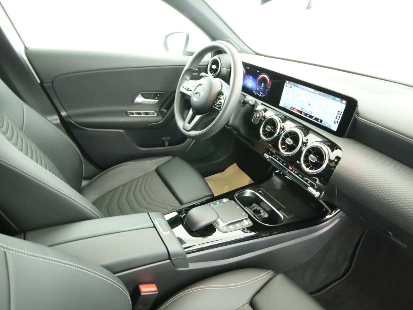 Mercedes-Benz A 250 e Bild 17