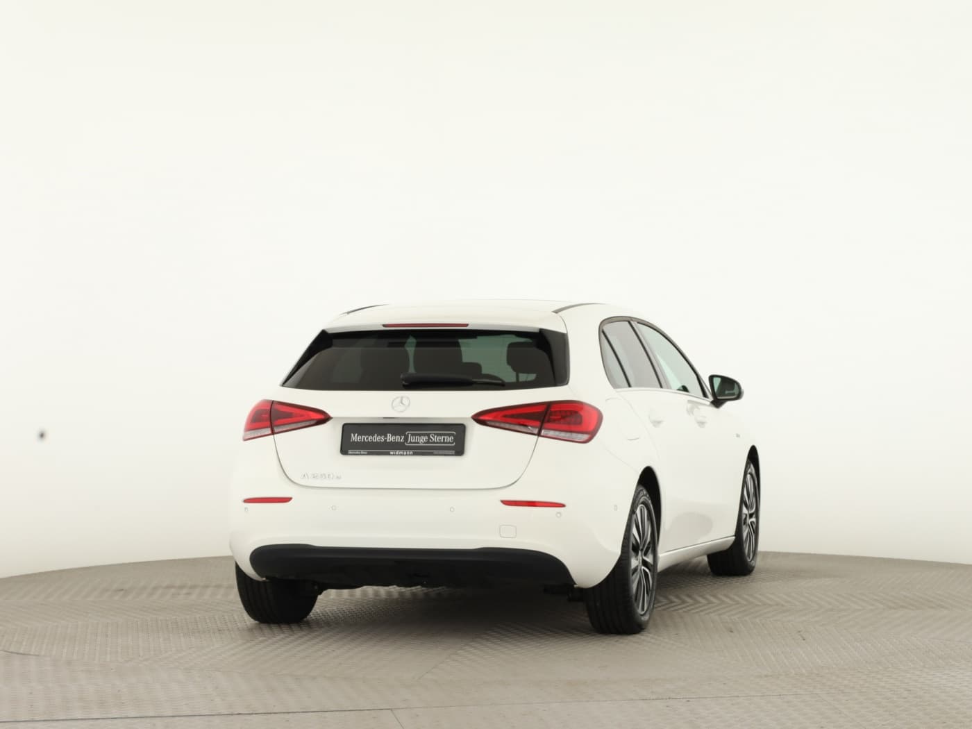 Mercedes-Benz A 250 e Bild 2