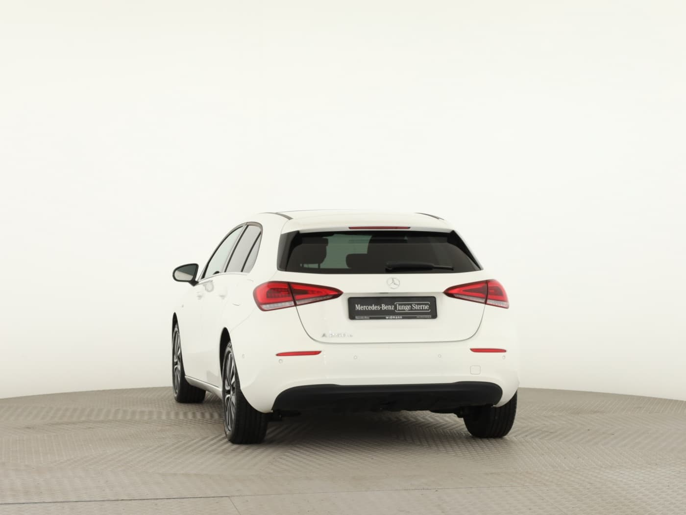 Mercedes-Benz A 250 e Bild 4
