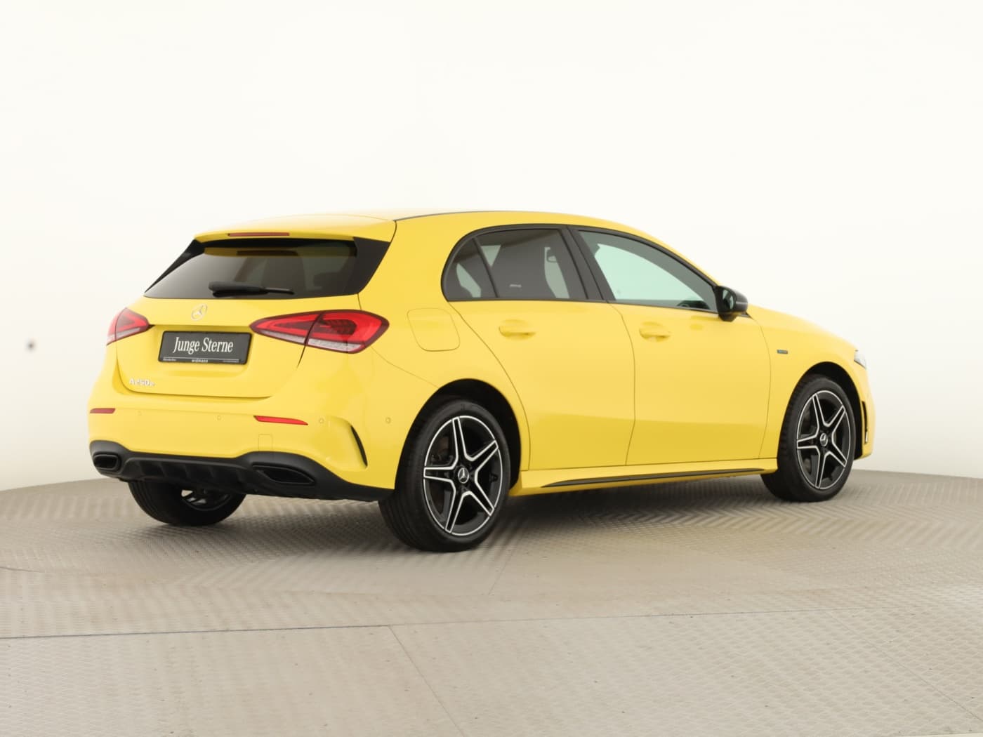 Mercedes-Benz A 250 e Bild 6