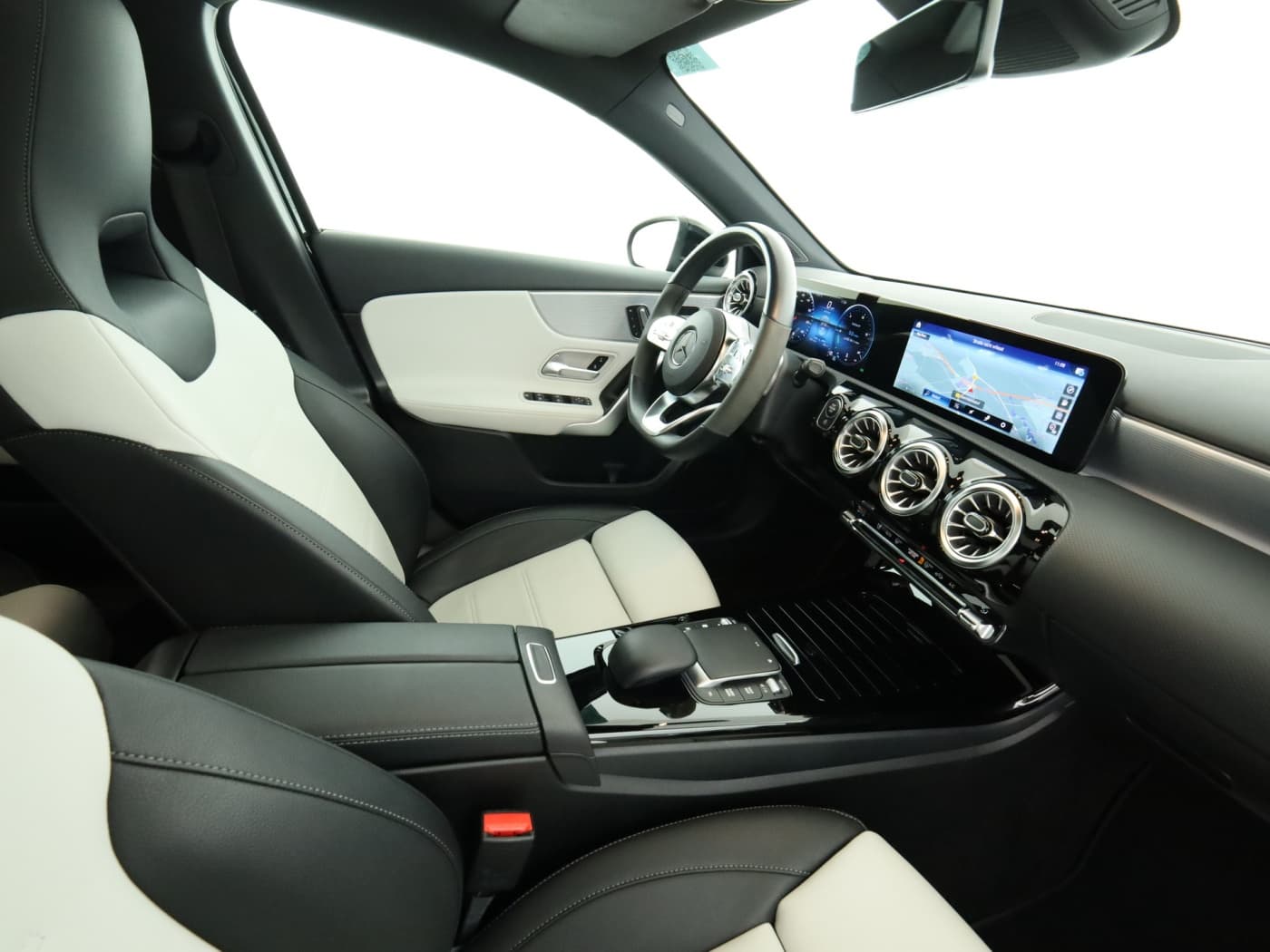 Mercedes-Benz A 250 4M Bild 17