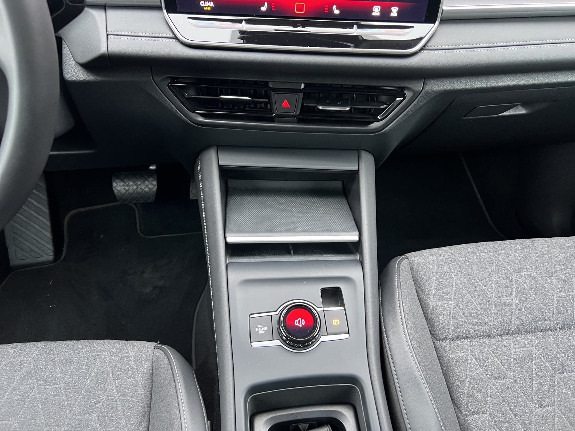 Volkswagen Tayron Life 2.0 TDI 193 PS 4-Motion AHK Kamera ACC Bild 12