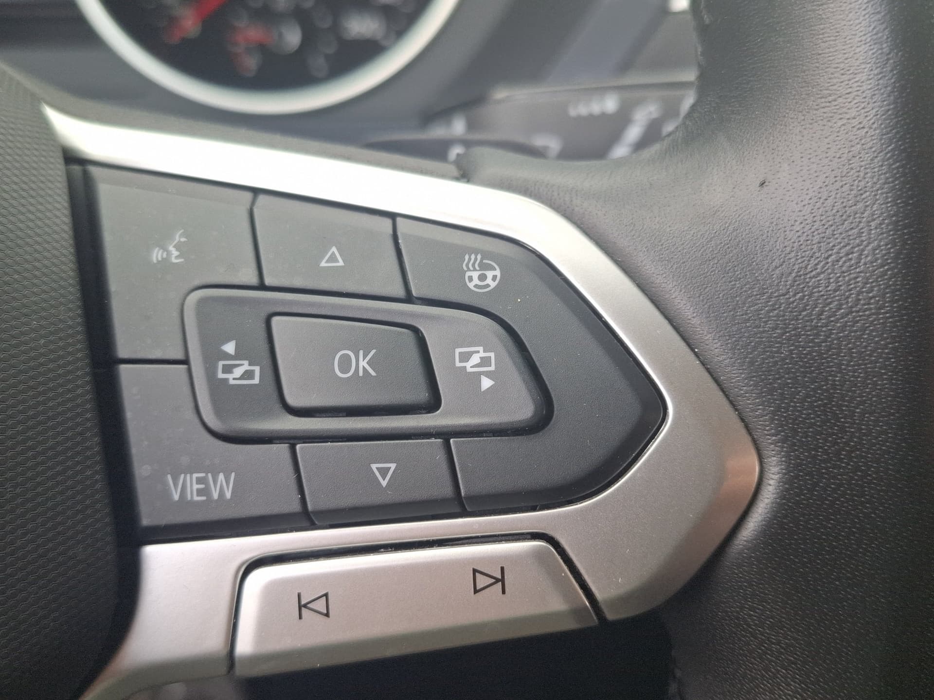 Volkswagen Tiguan 1.5 TSI 150 PS DSG ACC NAVI LED Bild 16