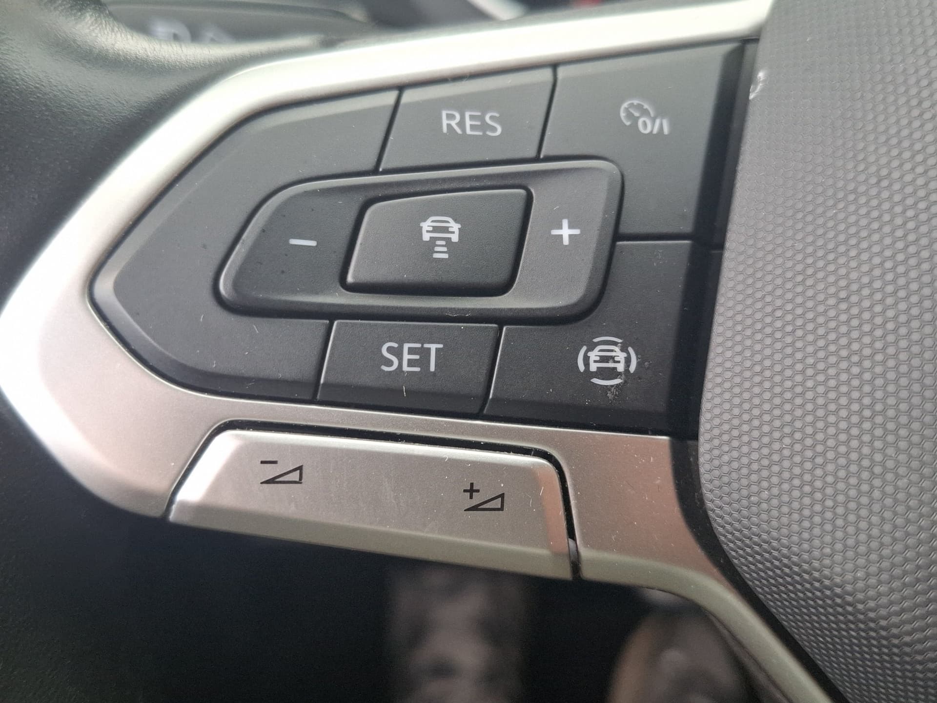 Volkswagen Tiguan 1.5 TSI 150 PS DSG ACC NAVI LED Bild 17