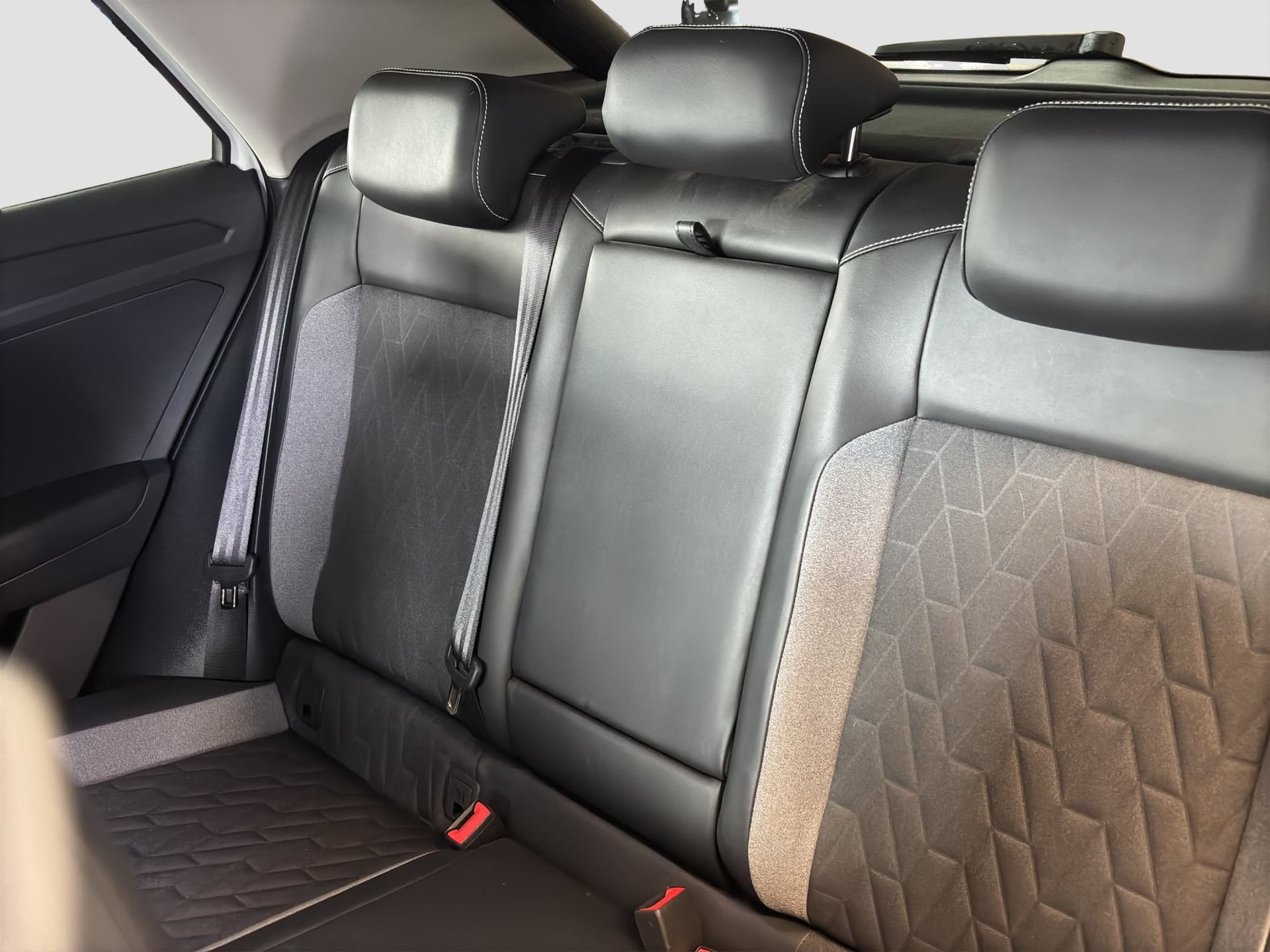 Volkswagen T-ROC Life 2.0 TDI 115 PS NAVI ACC Bild 14