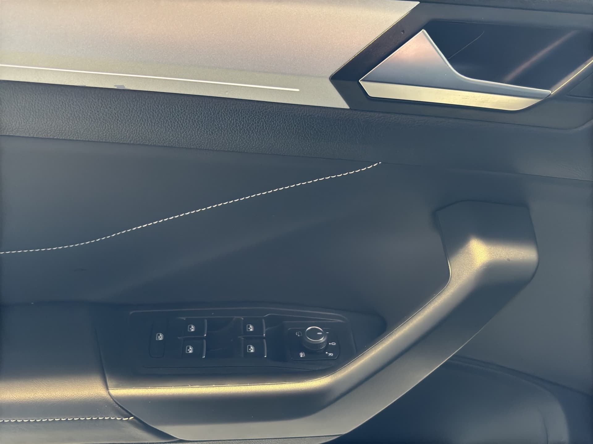 Volkswagen T-ROC Life 2.0 TDI 115 PS NAVI ACC Bild 15