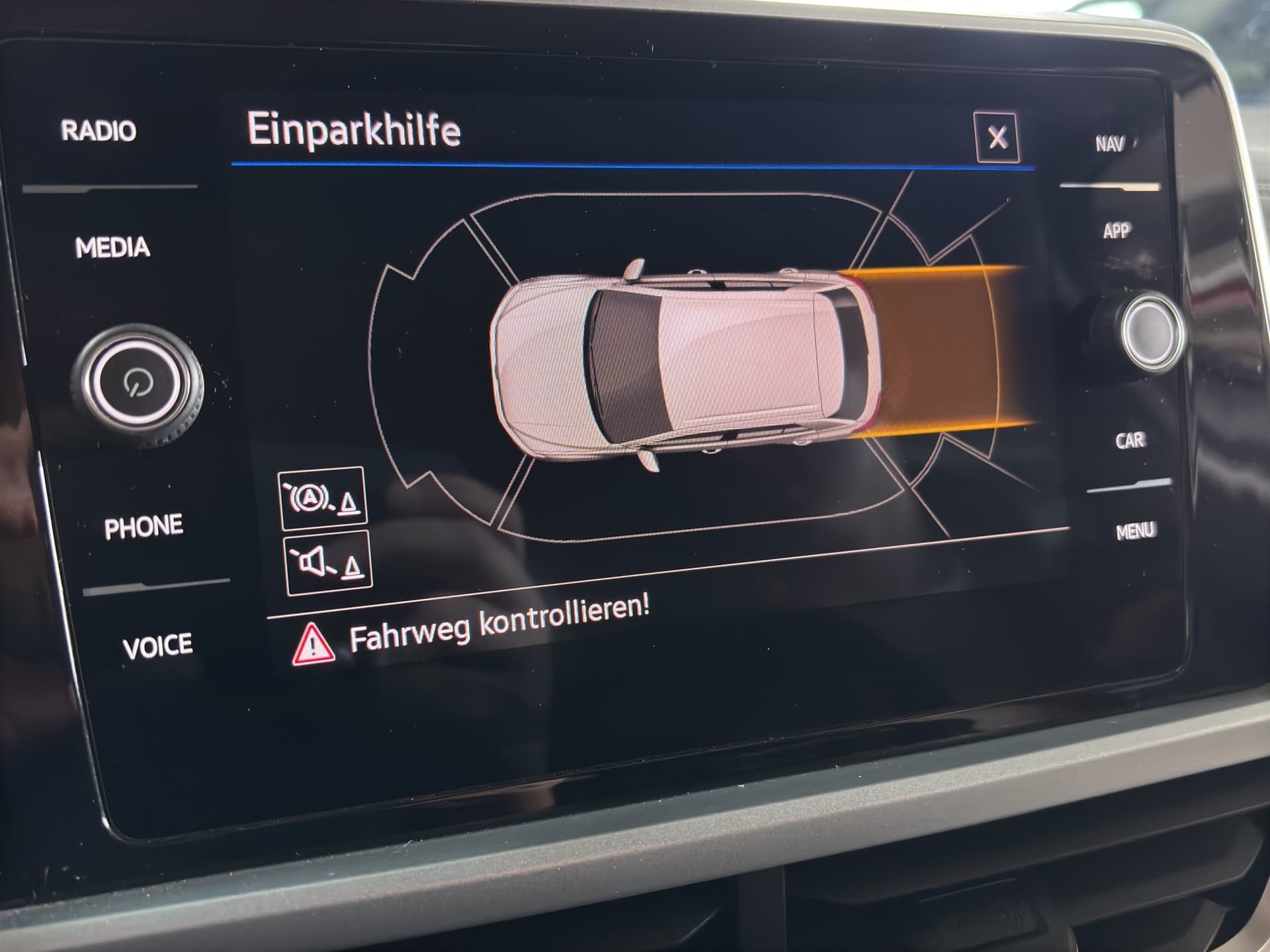 Volkswagen T-ROC Life 2.0 TDI 115 PS NAVI ACC Bild 19