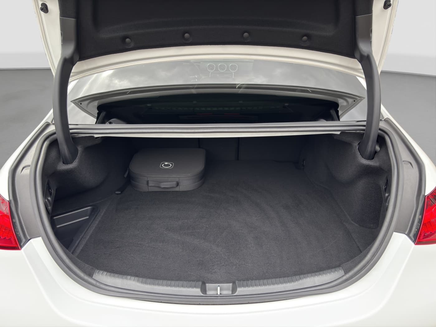 Mercedes-Benz C 300 e Bild 19