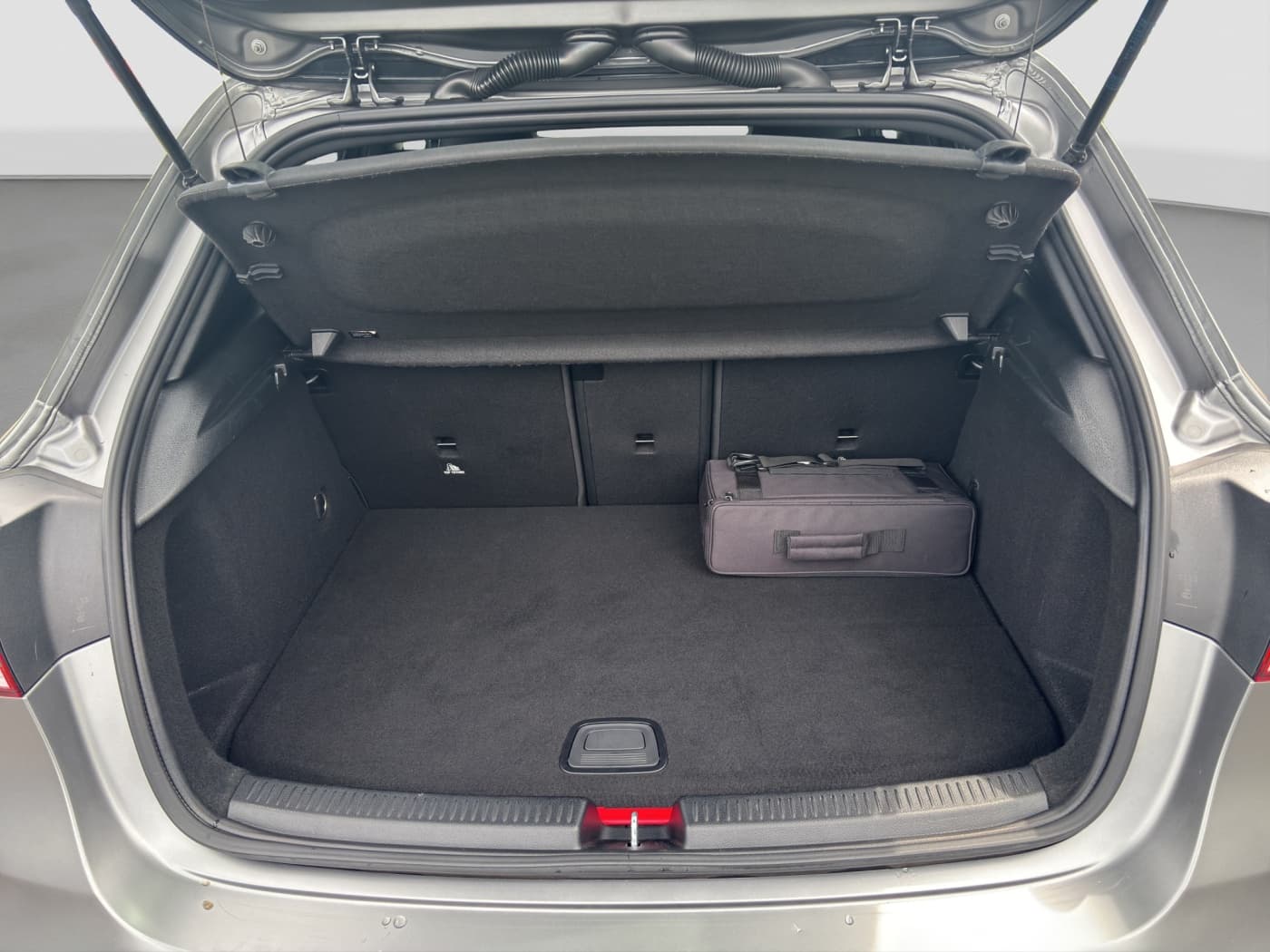 Mercedes-Benz A 250 e Bild 18
