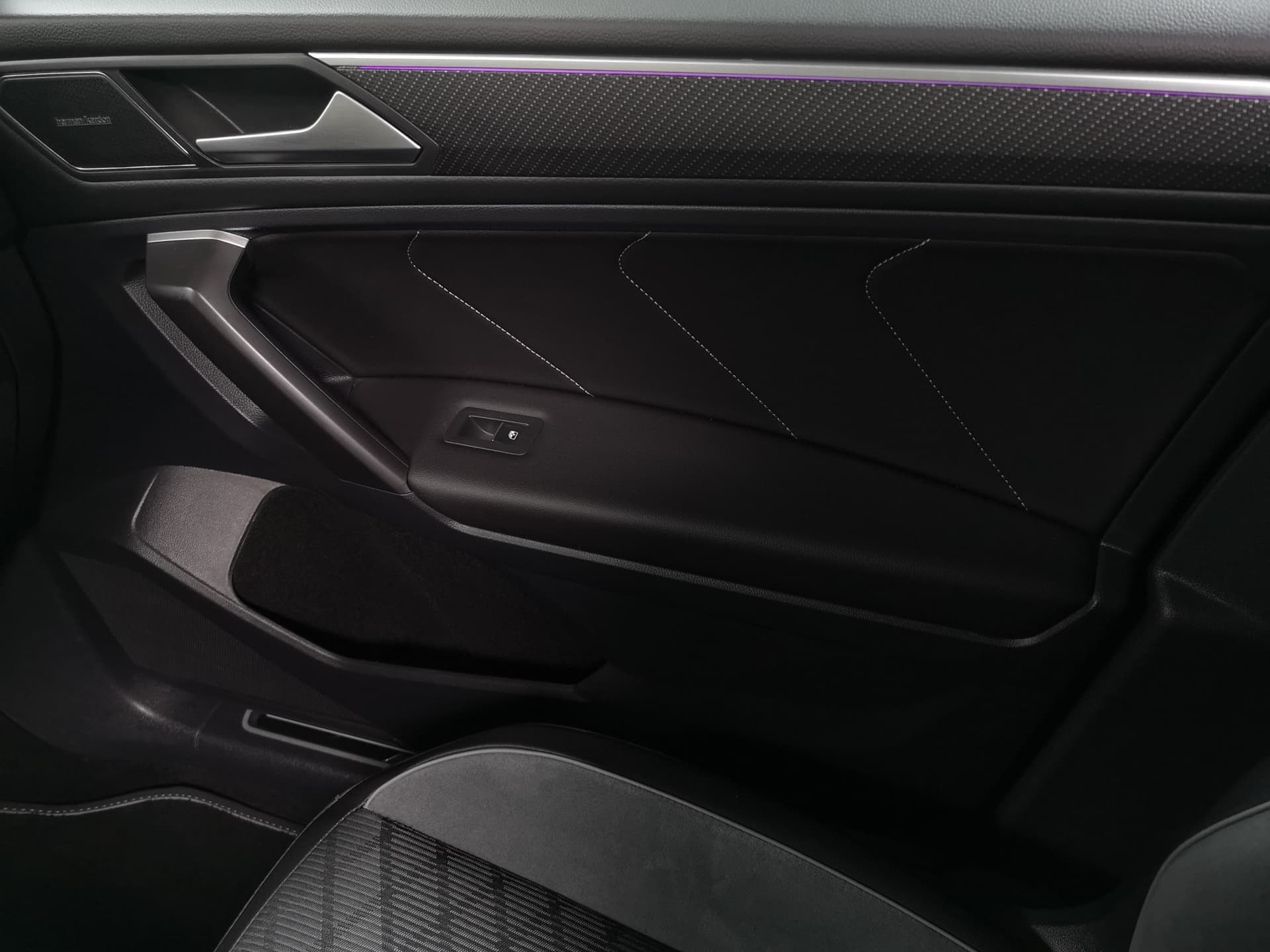 Volkswagen Tiguan Allspace R-Line 2.0 l TSI OPF 4MOTION DSG Bild 14