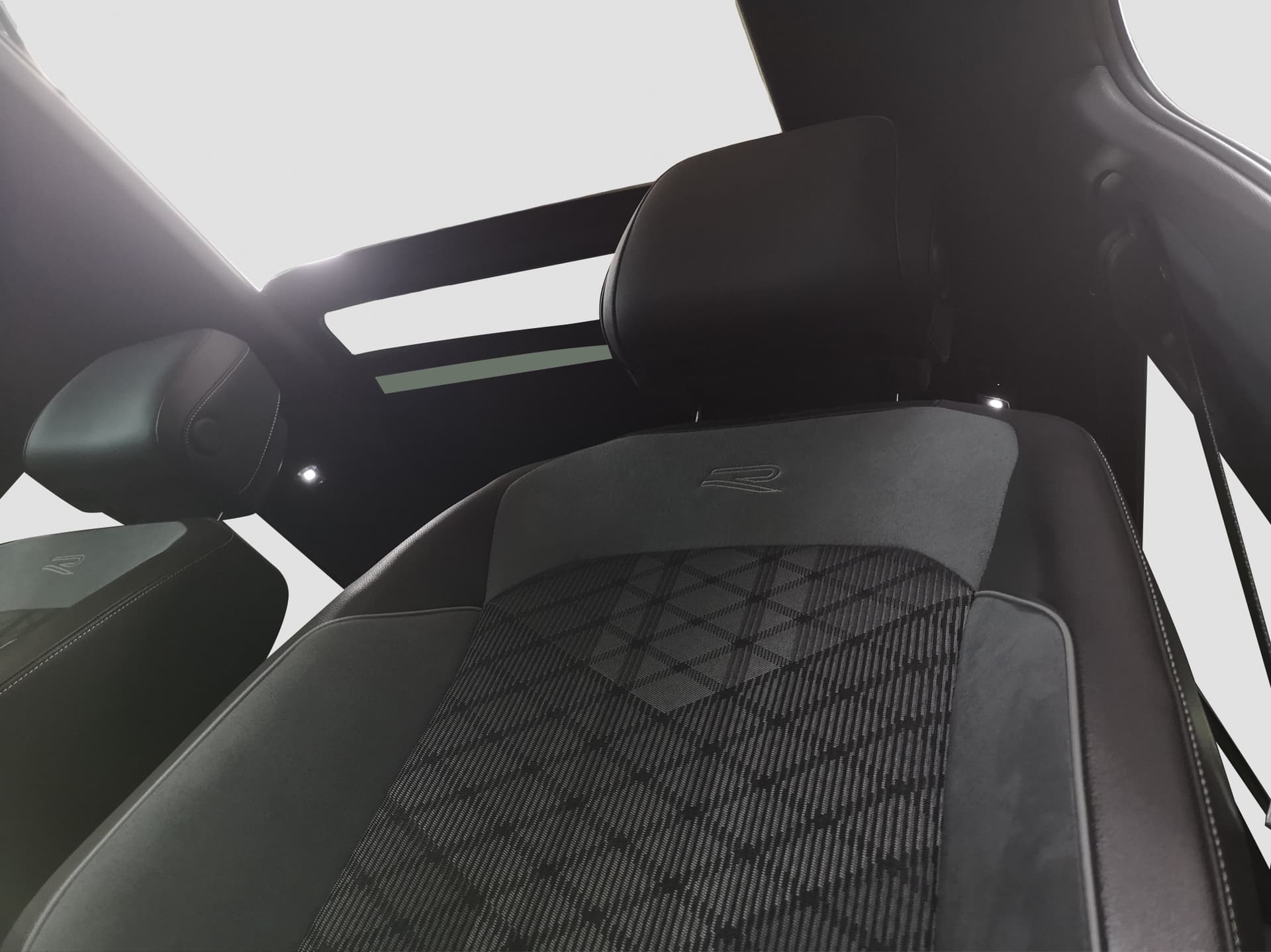 Volkswagen Tiguan Allspace R-Line 2.0 l TSI OPF 4MOTION DSG Bild 16