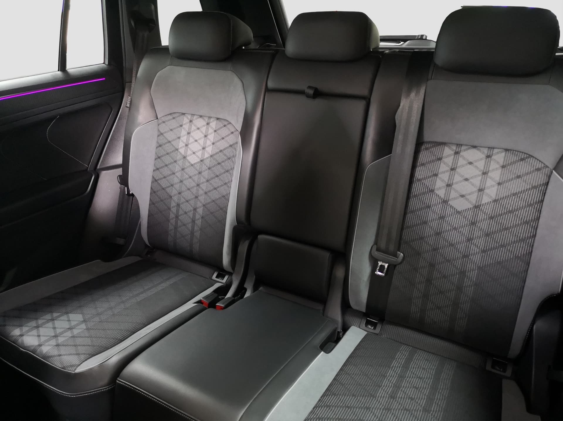 Volkswagen Tiguan Allspace R-Line 2.0 l TSI OPF 4MOTION DSG Bild 17