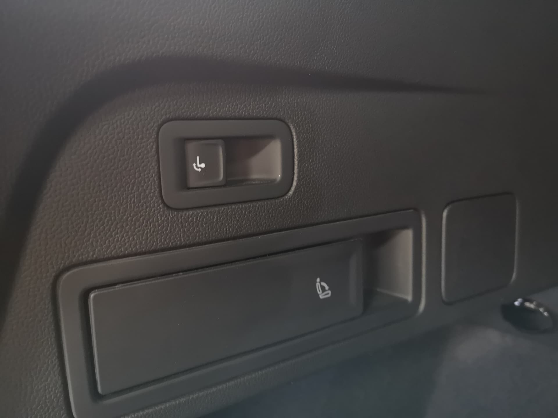 Volkswagen Tiguan Allspace R-Line 2.0 l TSI OPF 4MOTION DSG Bild 21