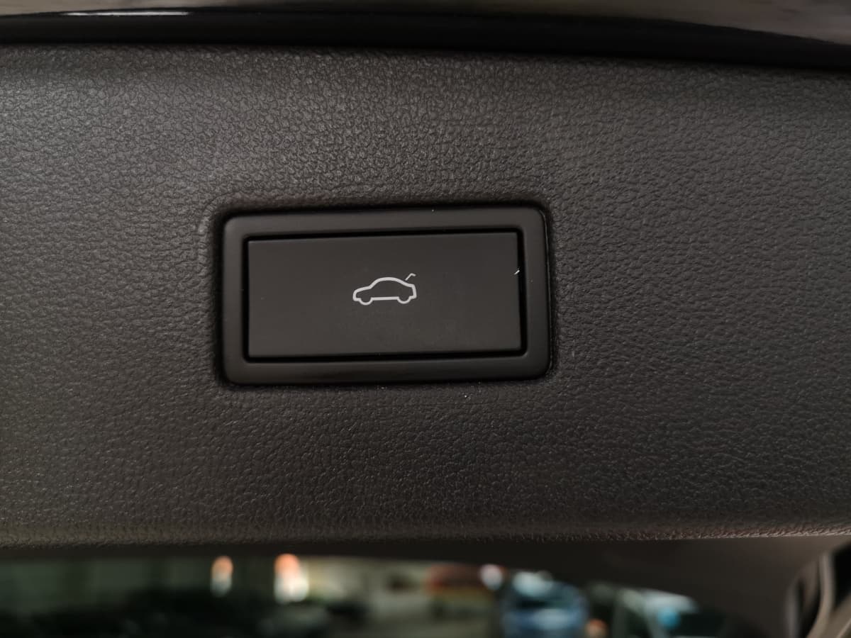 Volkswagen Tiguan Allspace R-Line 2.0 l TSI OPF 4MOTION DSG Bild 22