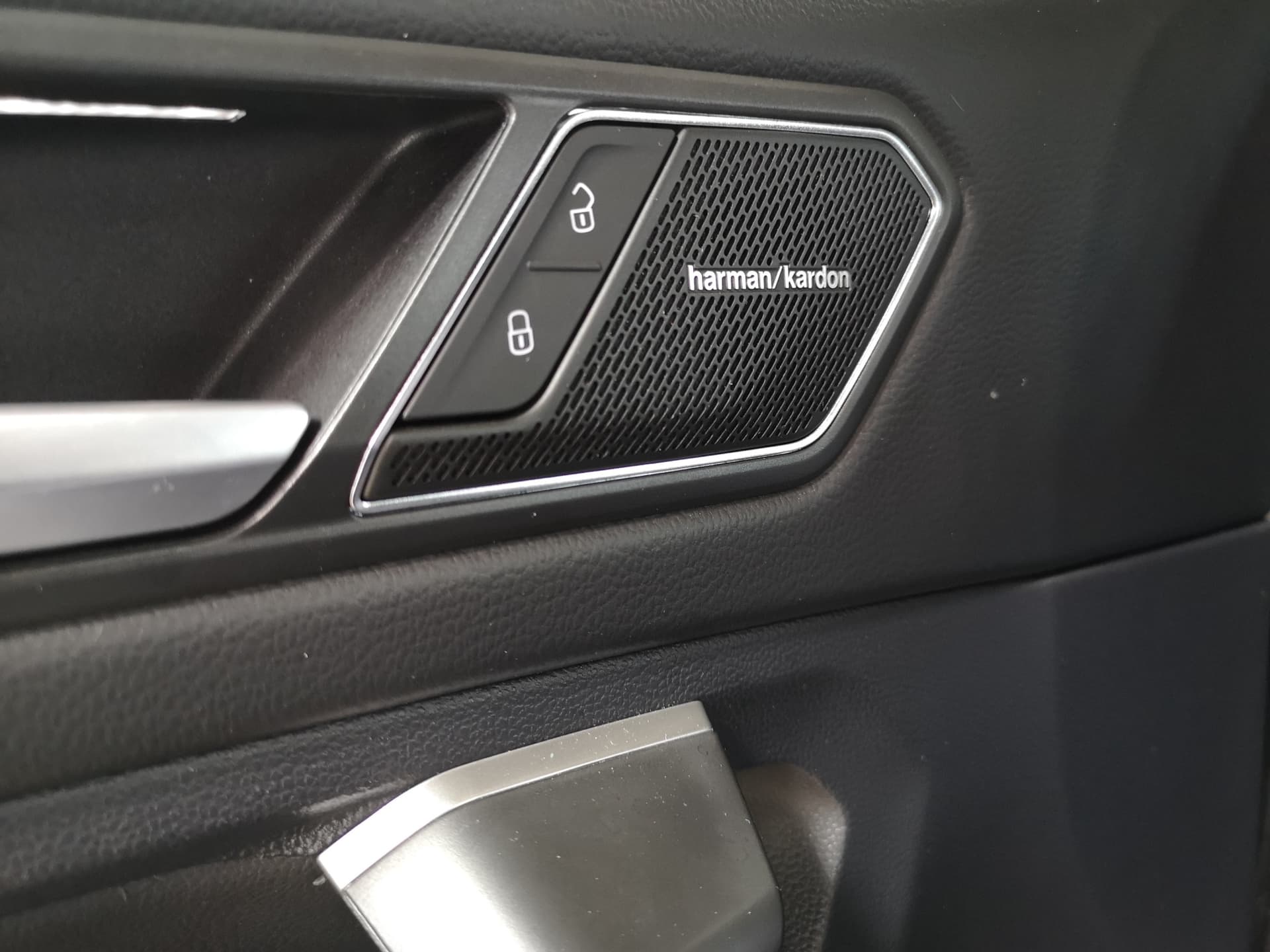 Volkswagen Tiguan Allspace R-Line 2.0 l TSI OPF 4MOTION DSG Bild 25