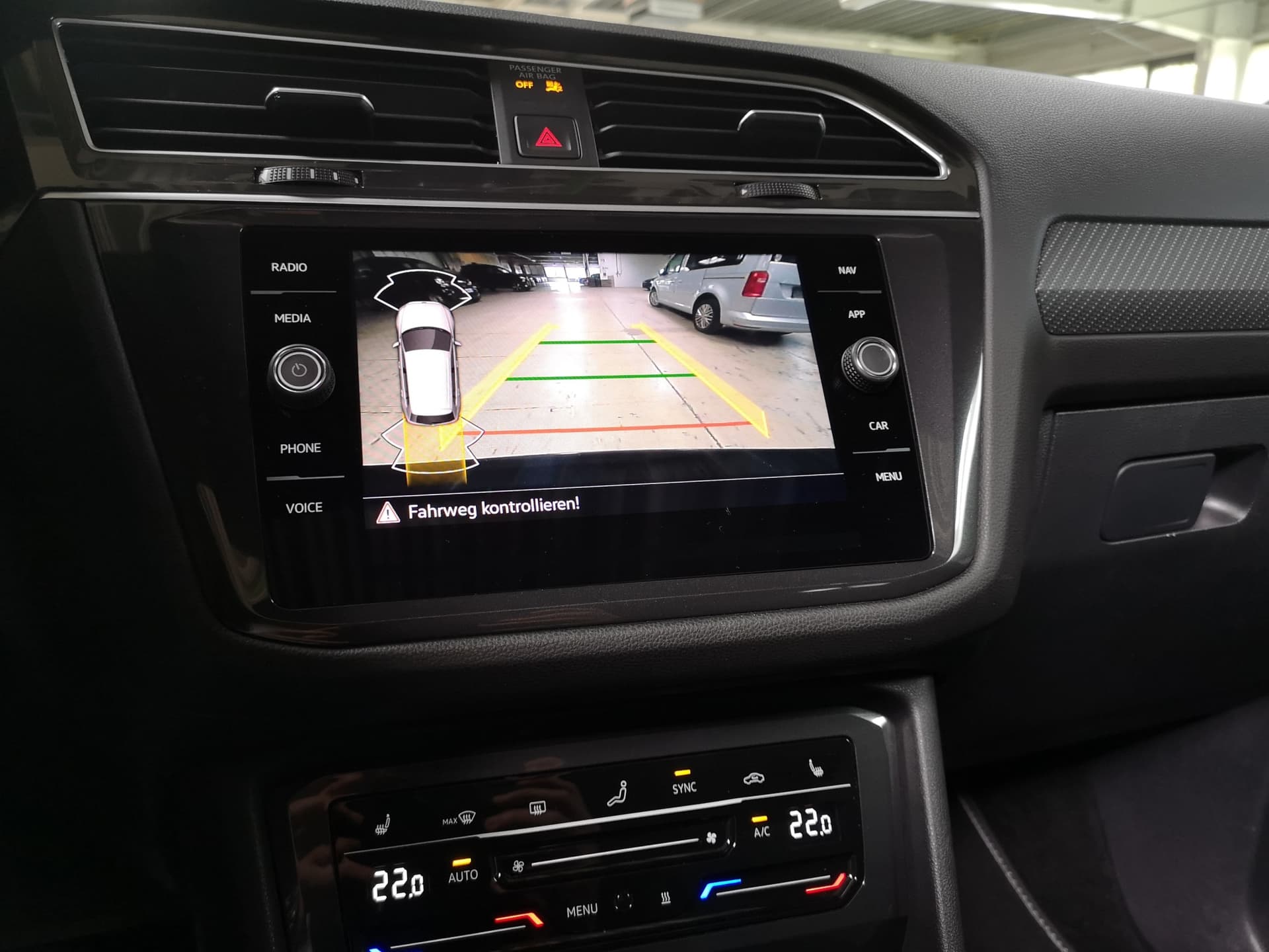 Volkswagen Tiguan Allspace R-Line 2.0 l TSI OPF 4MOTION DSG Bild 26