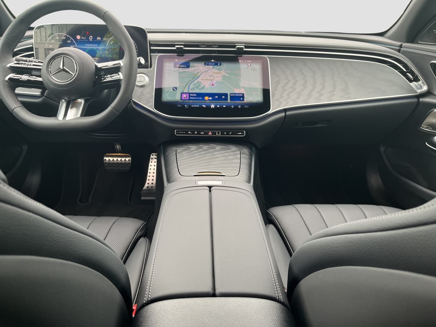 Mercedes-Benz E 300 de 4MATIC T-Modell mit EQ Hybrid Technologie Bild 13