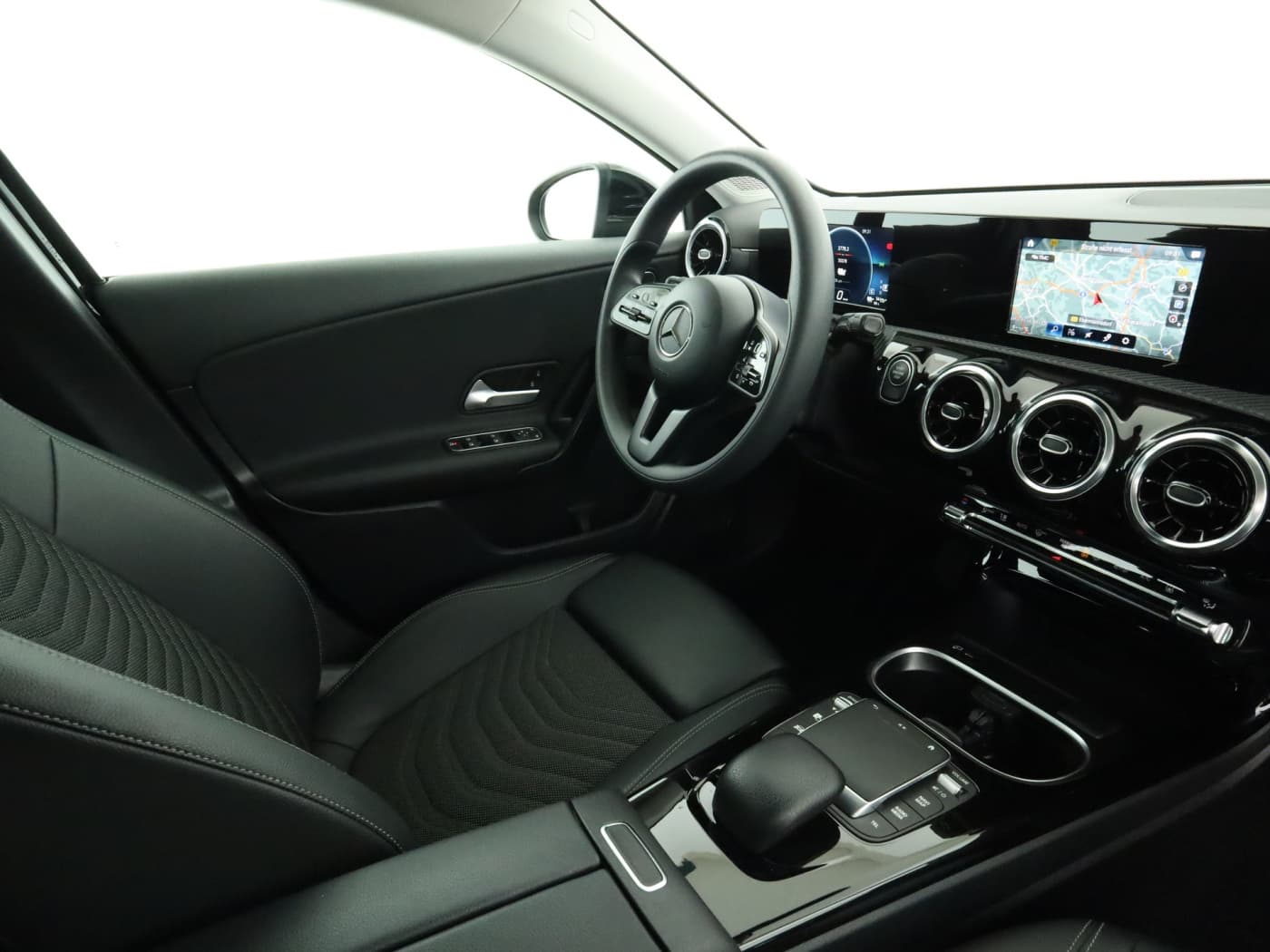 Mercedes-Benz A 250 e Bild 17