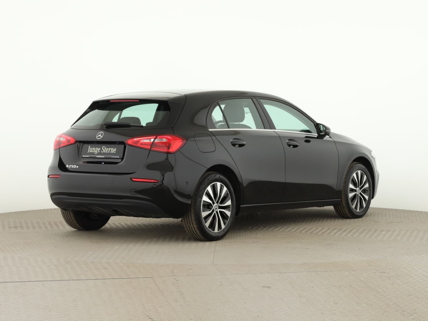 Mercedes-Benz A 250 e Bild 6